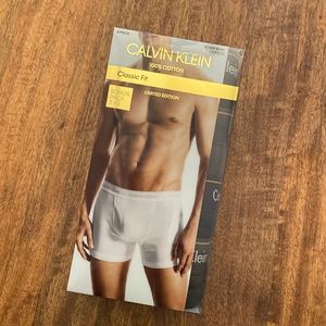 4 pack of Calvin Klein cotton boxer briefs NWT
